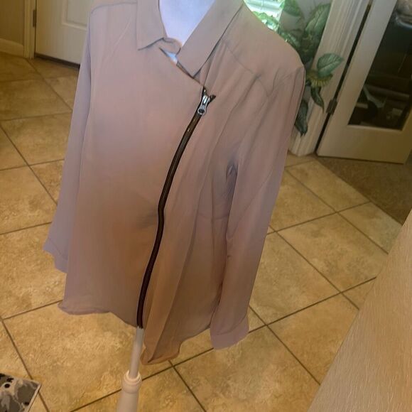 Revolve Krisa Women's M Zip Front Moto Top In Etheral Taupe Edgy Motcorore New - Picture 3 of 10